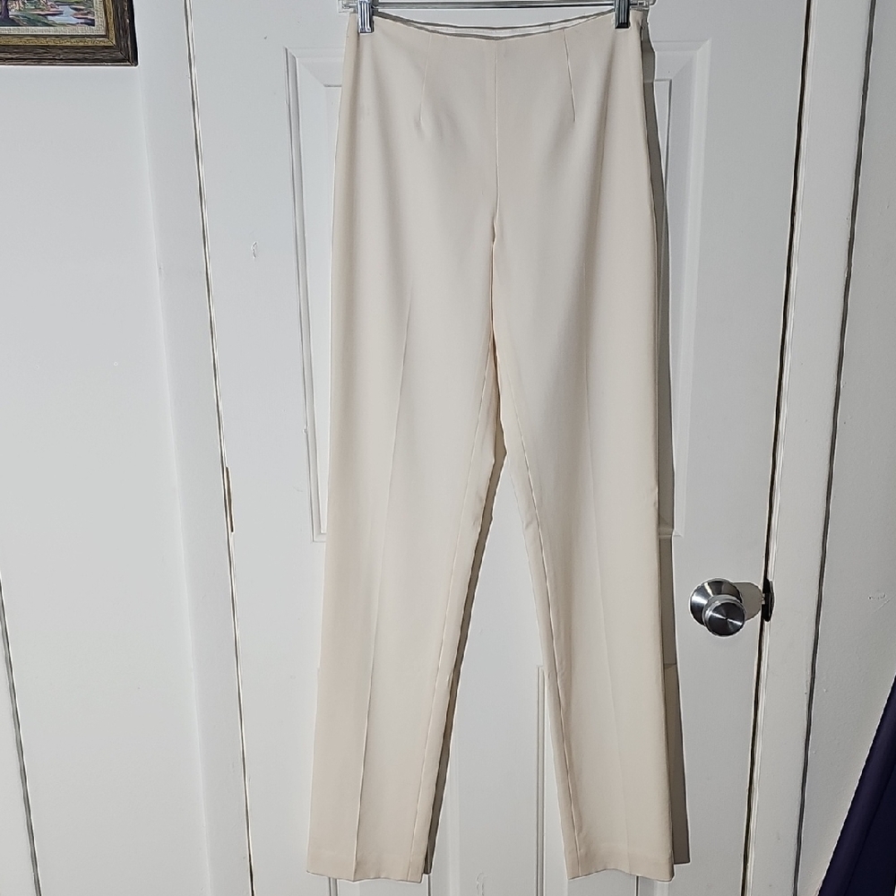 Worth NY Cream Straight Leg Women's Pants In A Size 2. LINED, WOOLLAINE